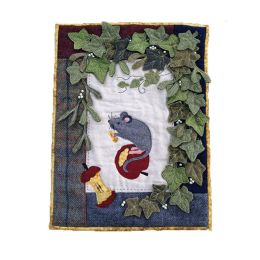 Quilting Antics Pattern | Mistletoe Mouse Wall Hanging