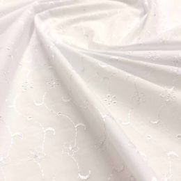 Broderie Anglaise 5 Hole Design | White